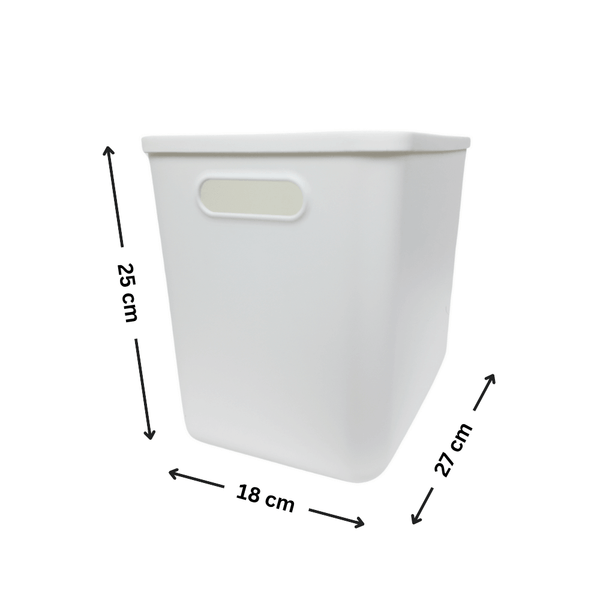 White 25x18x27 cm storage container with lid, ideal for pantry or fridge organization.