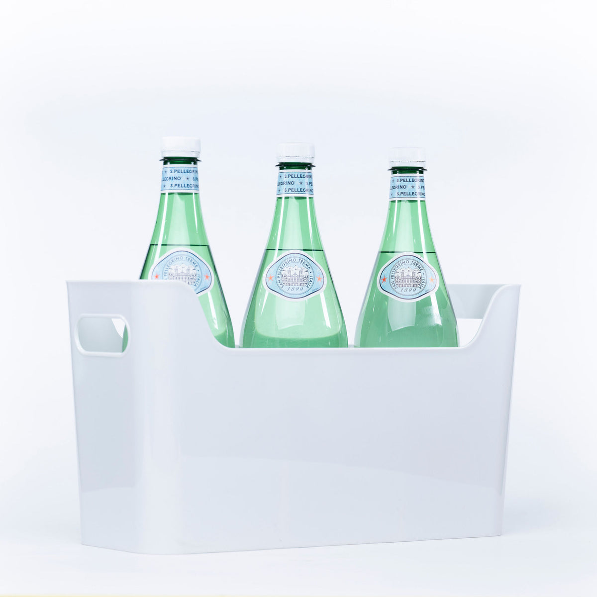 Pull-Out Organiser – White used for storing glass jars or bottles, ideal for kitchen or pantry organisation and efficient storage.