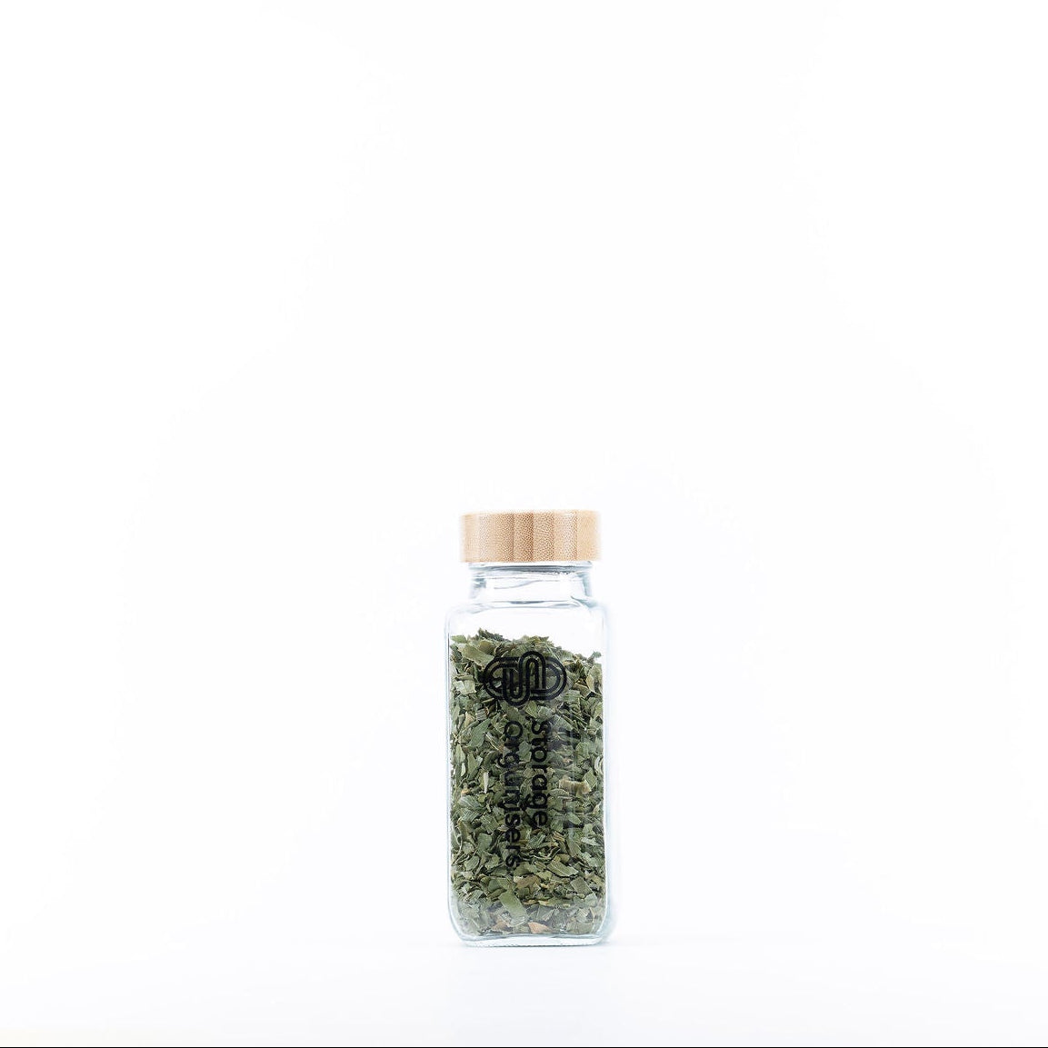 Bamboo Shaker Spice Jar – 250 ml filled with dried herbs, perfect for kitchen and pantry organisation; an elegant glass jar for spices.